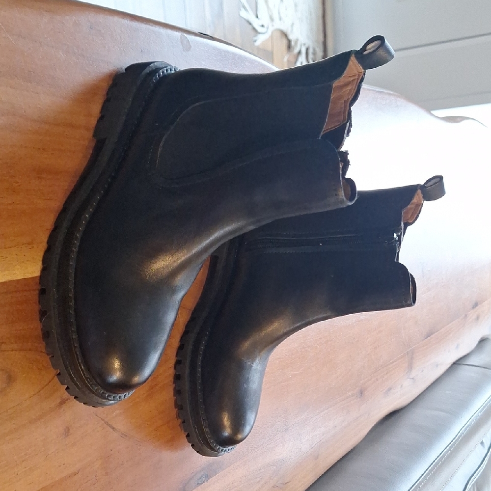 Black Leather Chelsea Boots 34